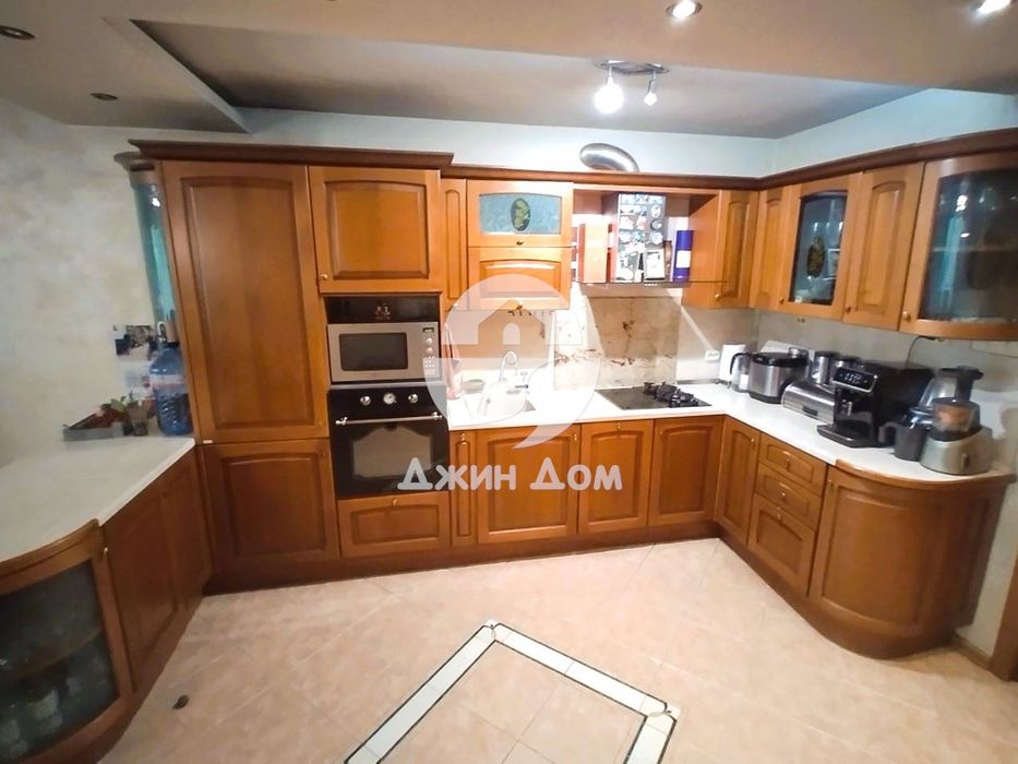 Продава се Четиристаен апартамент в Бургас, Център - 154 кв.м за 2273 €/кв.м - Снимка #3