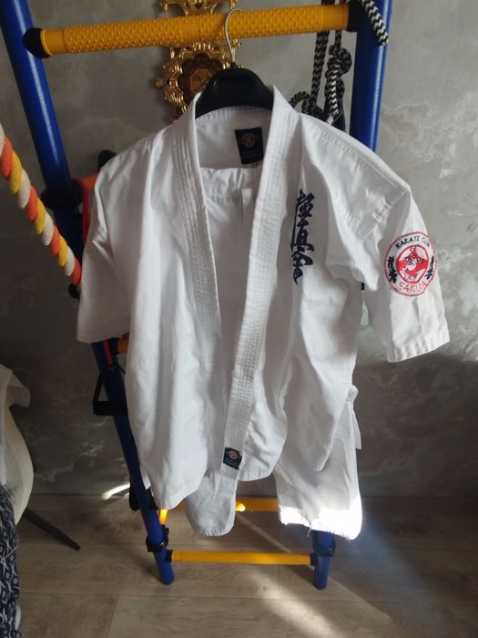 Продам кимоно Каратэ ШЛЕМ.