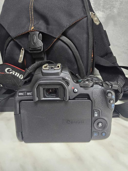 Canon eos 250D + Obiectiv EF-S 18-55mm Bmg Amanet 100941