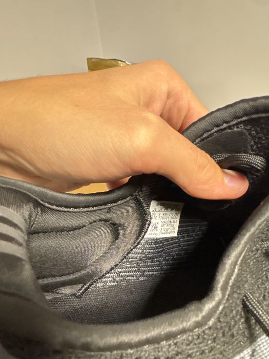 adidas yeezy 350 v2 full black