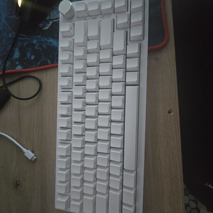 Продавам гейминг клавиатура