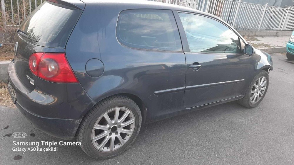 Продавам Голф 5 2.0tdi  140кс. BKD на ЧАСТИ / Имам и други коли.