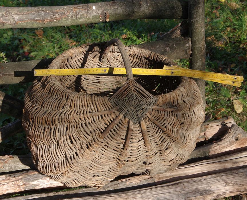 Стари плетени кошници и плетен кош