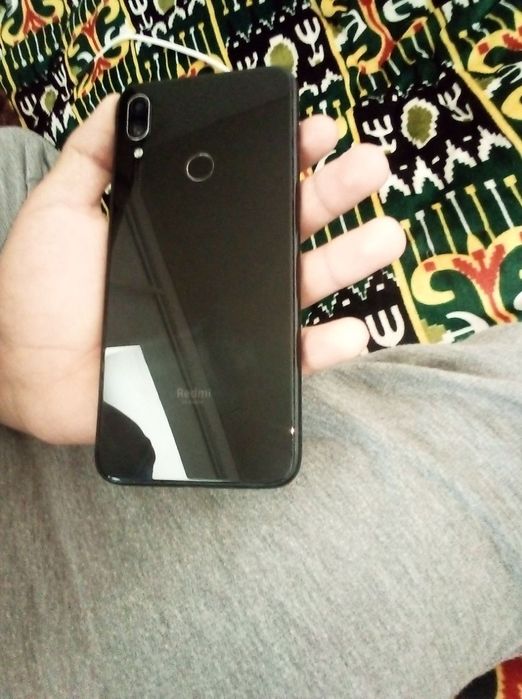 Redmi note 7 xotira 4  64 ideal holatda