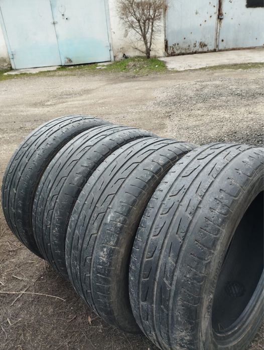 Шины б/у автомашины.