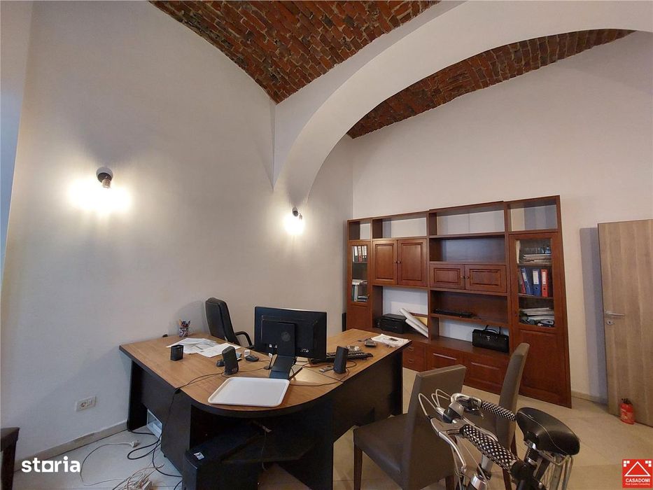 PRET REDUS! Apartament ultracentral, pentru locuit sau birou — fotografia 1