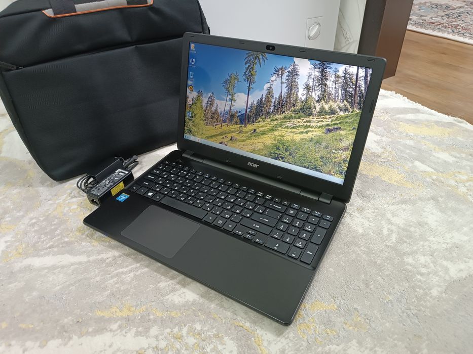 Ноутбук Acer + Сумка и зарядное устройство.