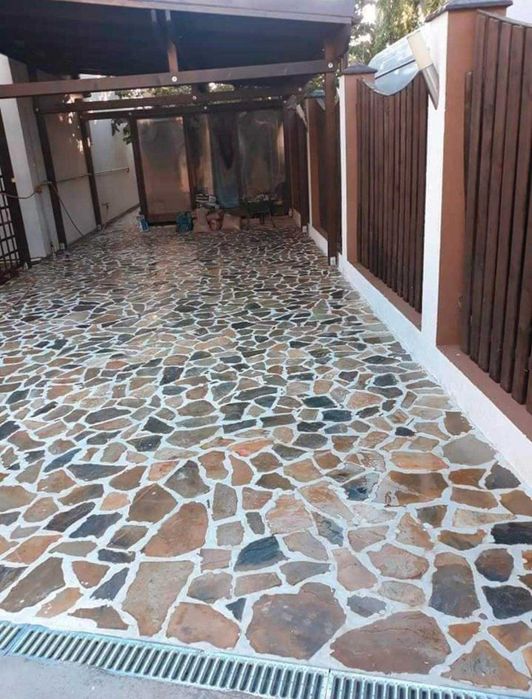 piatra naturala de munte si montaj