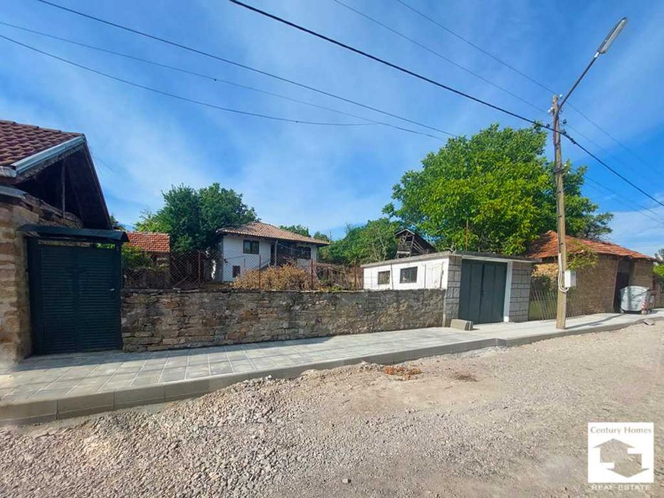 170272 Къща с гараж в живописното с. Катранджии, Община Дряново