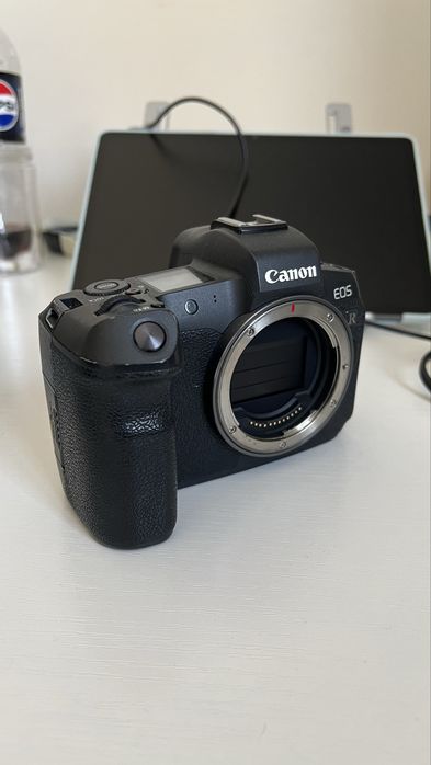 Фотоаппарат беззеркальный Canon R