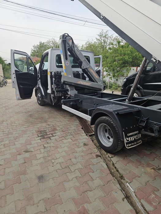 Iveco cu macara basculabil cat b