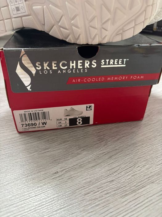 Adidași skechers noi