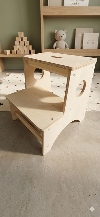 Стул-стремянка, высота 45 см.