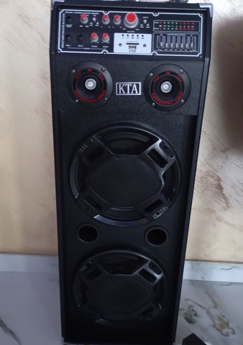 Vând pereche de boxe active profesionale foarte puternice noi  nouțe