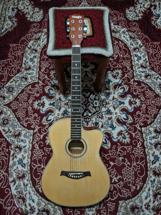 Акустическая гитара Adagio
