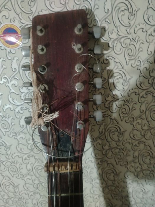 Продам 12 струнную гитару