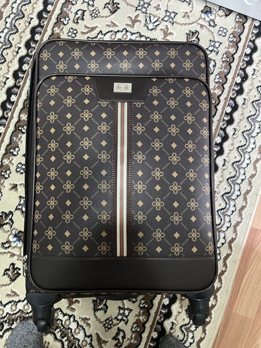 Компактный чемодан