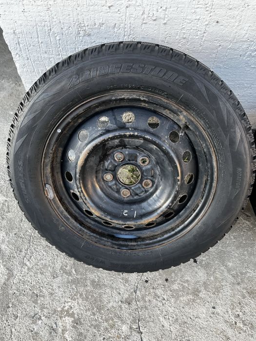 Продам зимние шины R16/205/60