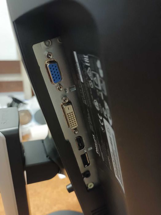 продавам бизнес клас монитор на PHILIPS 24инча  Philips 241P6EPJEB