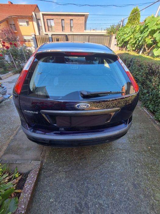 Vând Ford Focus  1.6