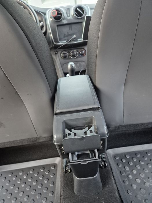 Cotiera logan 2 sau daca aveti suportul cu pahar ca in poza