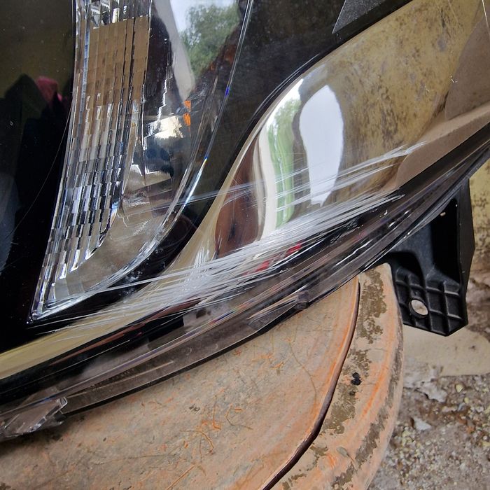 Renault Trafic ,Opel Vivaro ляв и десен фар