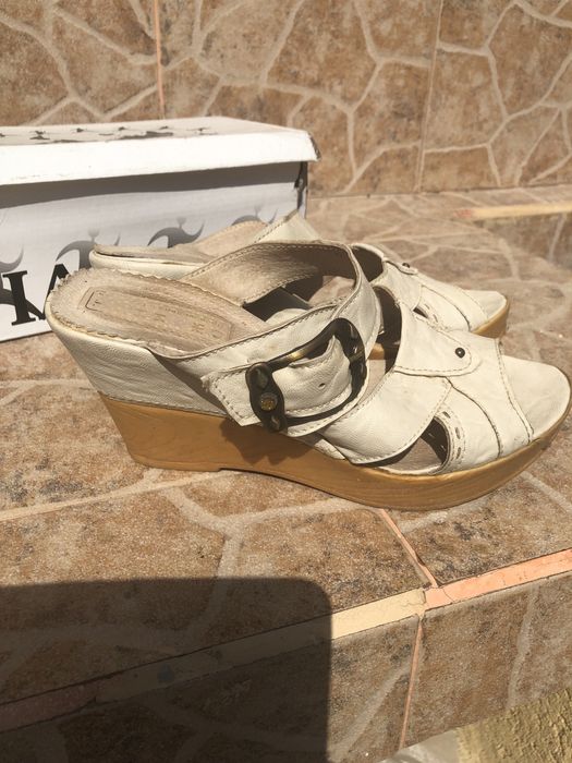 Кожени чехли на платформа!