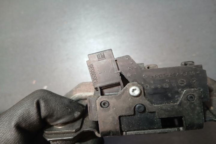 Broasca hayon 13509599 13509599 Opel Karl prima generatie