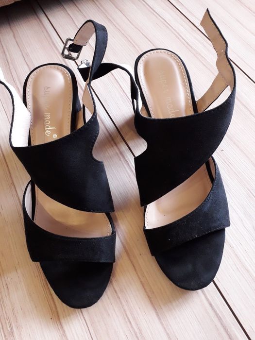 Дамски сандали и чехли