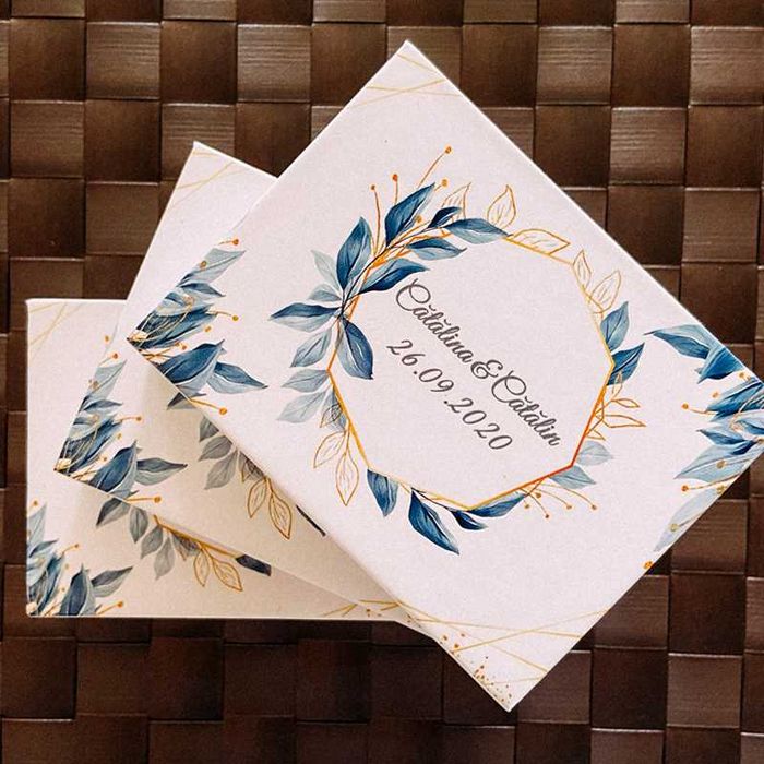 Cutie din carton pentru stick, albă, neagră, personalizată, print uv