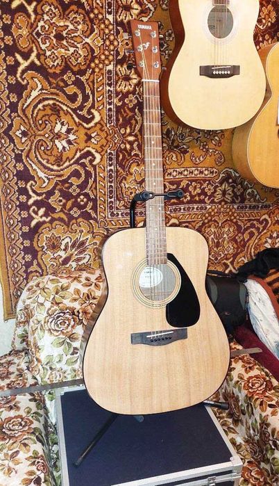 продам стойку для гитары с держателем грифа