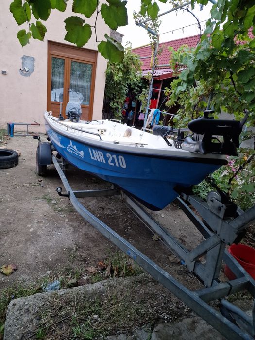 Vând barca Romcraft 480M echipata cu motor termic Yamaha 20 cai 4t