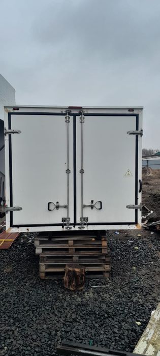 Продается Термобудка, длина 310, высота 2,0,