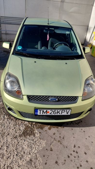 Vând Ford Fiesta