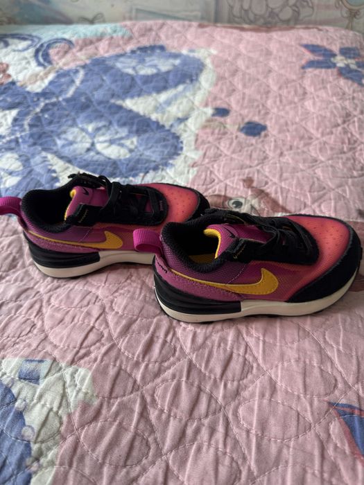 Продаются фирменные новые кросовки