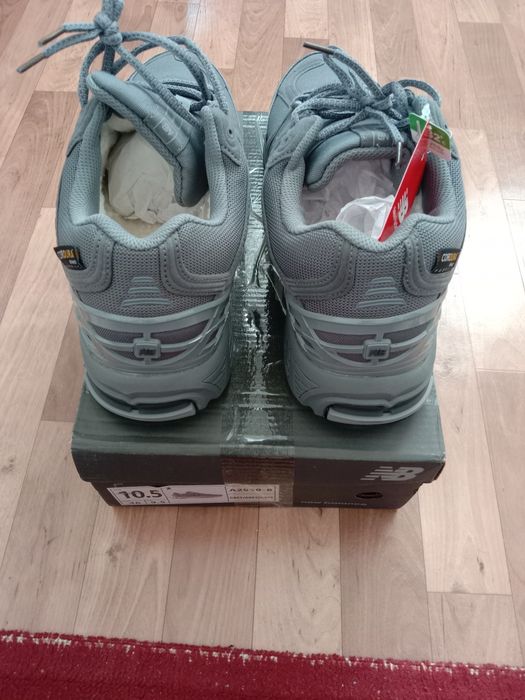 Продам новые кроссовки