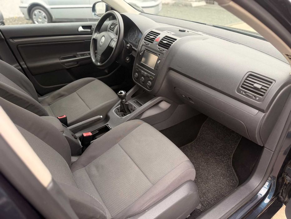 VW Golf - An 2008 - 1.9 TDI 105Cp - Navigație * Climă * Senzori Parcare * Bluetooth
