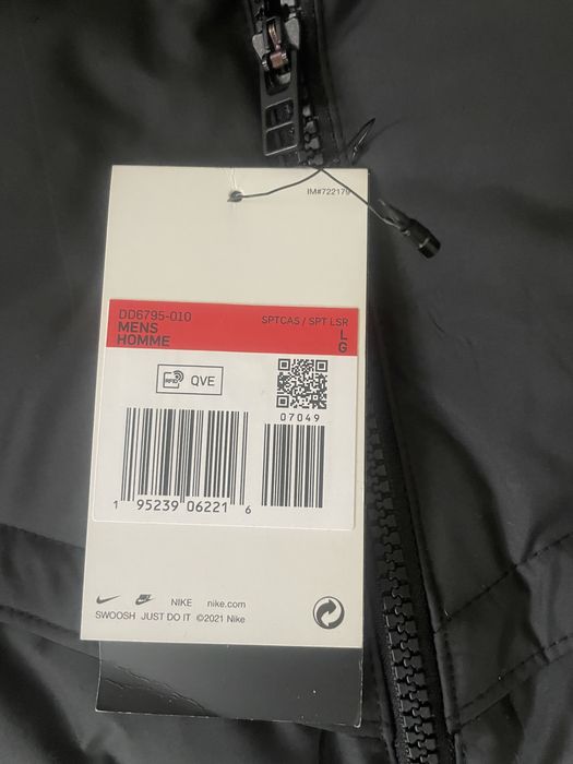 Nike мъжко яке Л размер чисто ново