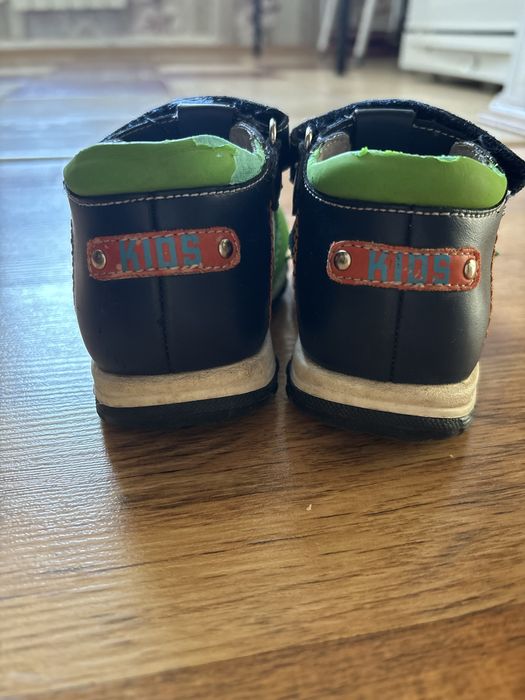 Сандали с высоким задником