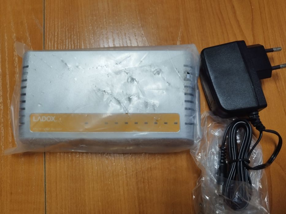 LAN суич LADOX – 8 портов Ethernet switch