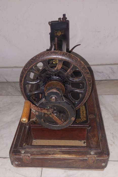 Стара шевна машина SINGER