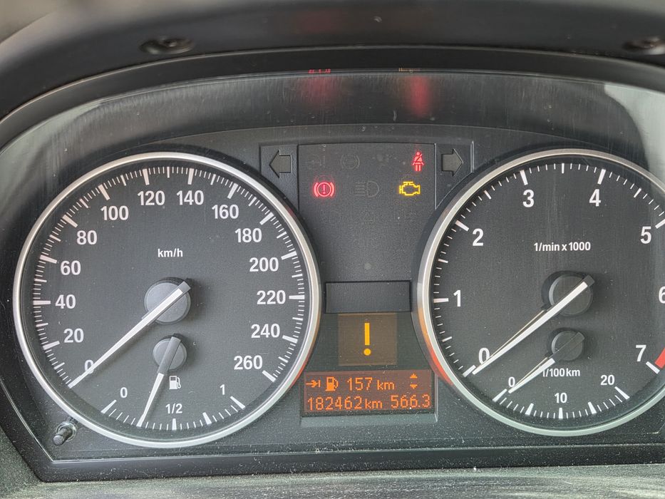 Bmw e 90 din 2011 benzina