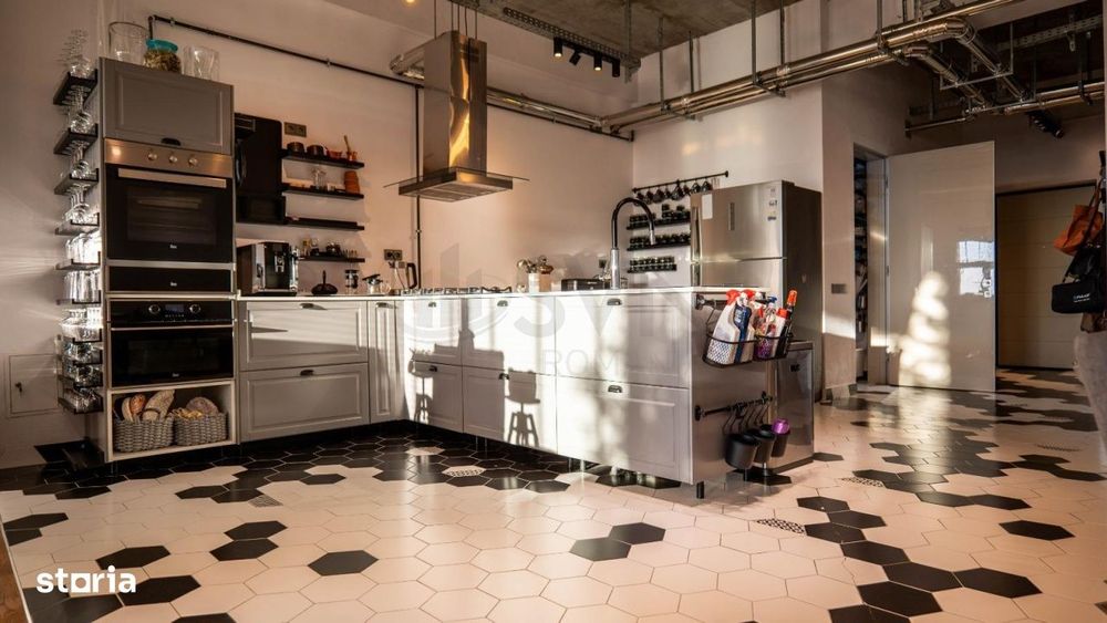 Penthouse spectaculos cu vedere directa la padure terasa 186 mp Pipera