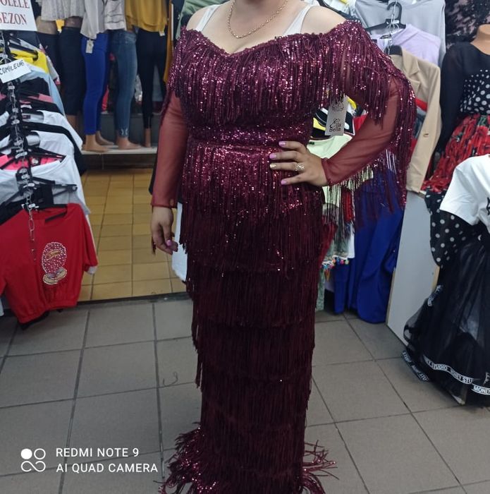 Vând rochii de seara