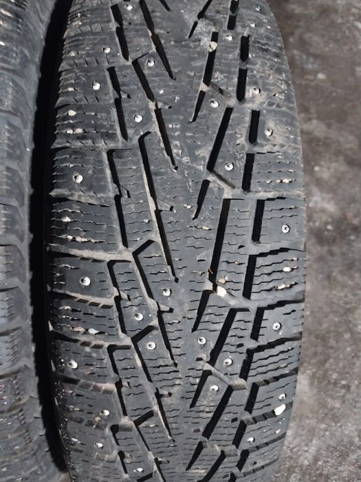 2 шины 225 70 R16 за 40 тысяч.