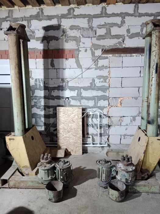 Авто подъемник для грузовых автомобилей.