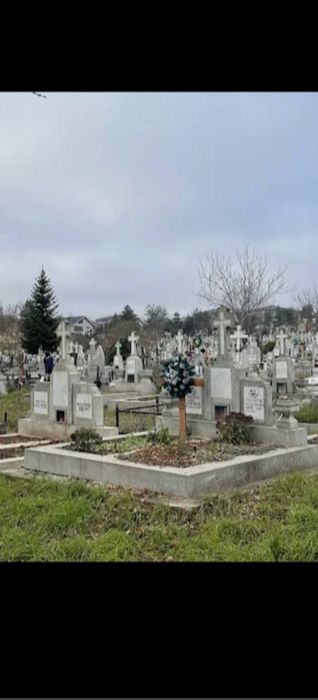 Pf vand loc de veci Sf treime Păcurari.