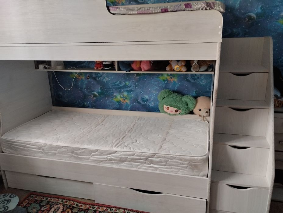 Продается кровать с матрасами ,торг уместен