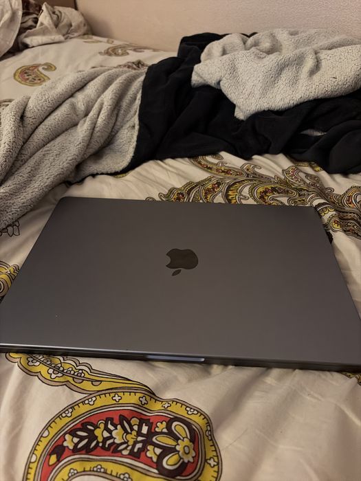MacBook Pro 16 M1 Pro 32gb ram 100%