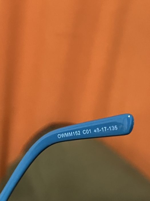 Продавам очила диоптрични!